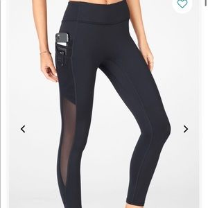 Fabletics Trinity Mid-rise pocket 7/8 leggings